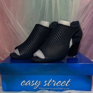 Easy Street Women's Navy Peep-Toe Heels